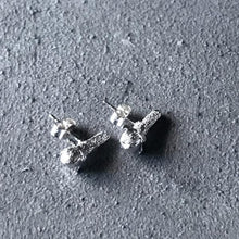 Load image into Gallery viewer, Silver Clove Earrings stud with butterflies