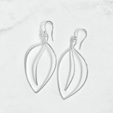 Load image into Gallery viewer, Leaf earrings silver
