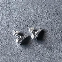 Load image into Gallery viewer, Silver Clove Earrings stud with butterflies
