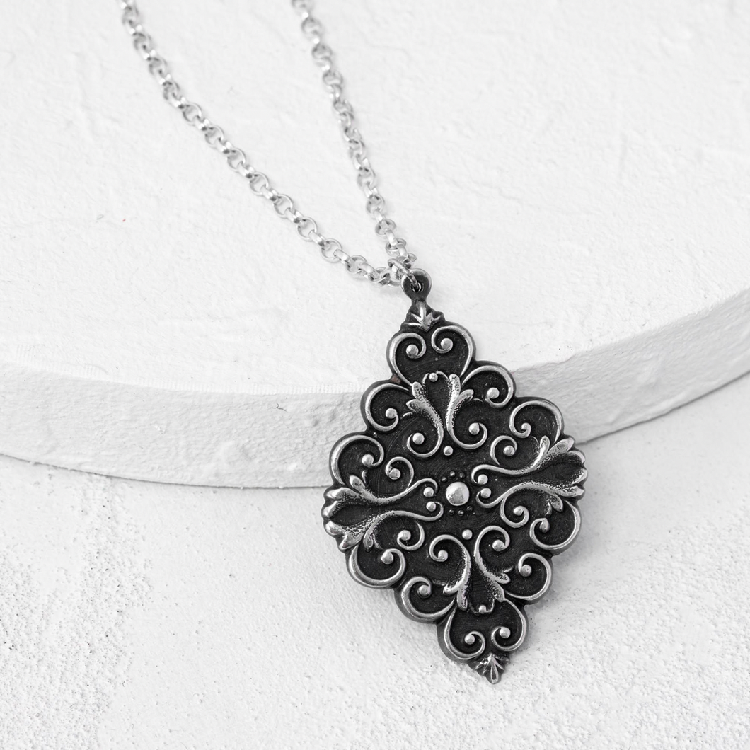 Baroque swirl silver necklace